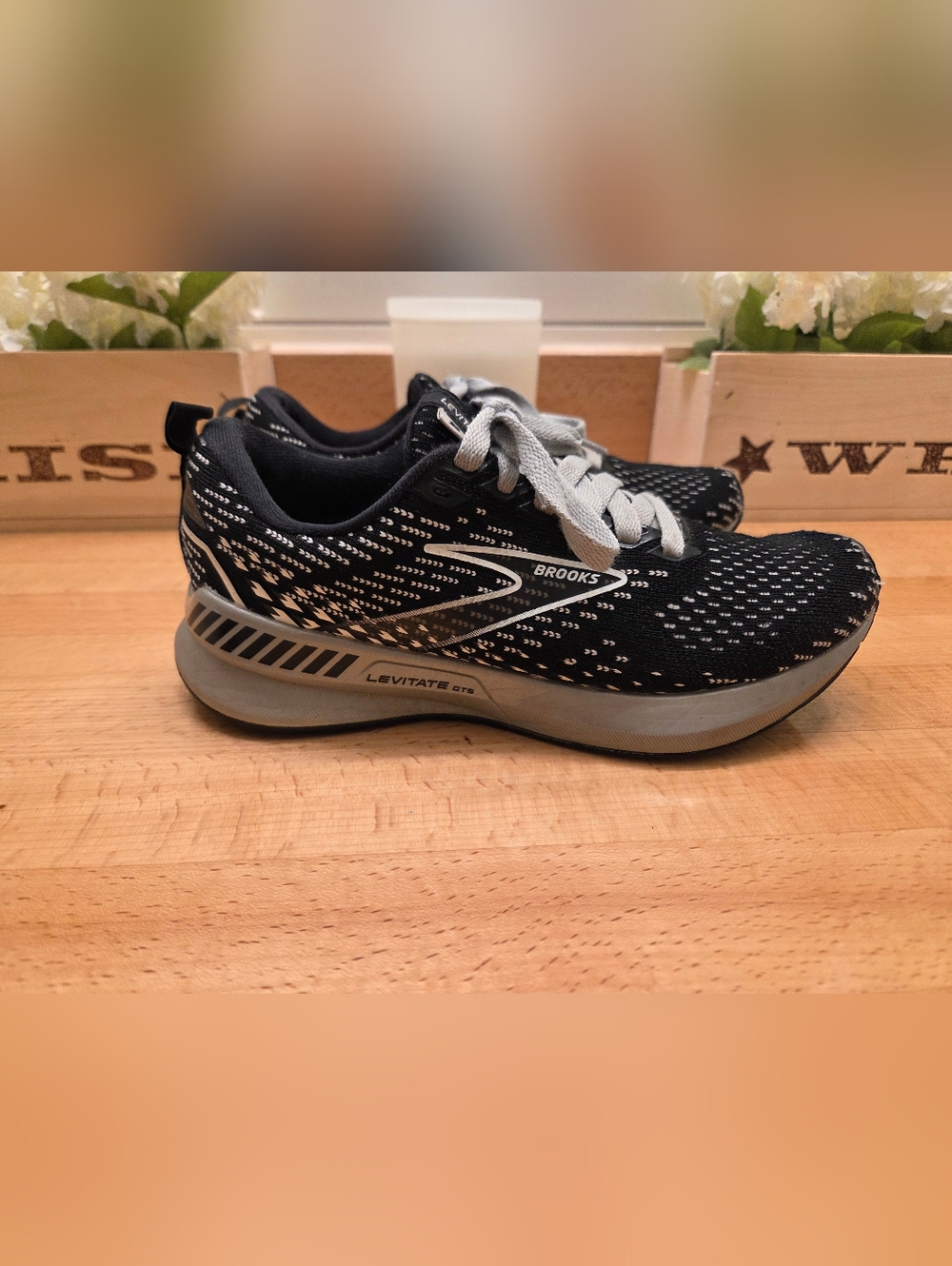 Brooks Levitate GTS 5 Running Shoes Black/White/Gray Womens Size 6.5